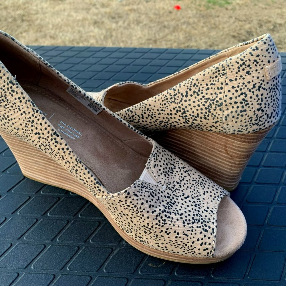 TOMS Leopard print wedge 8.5